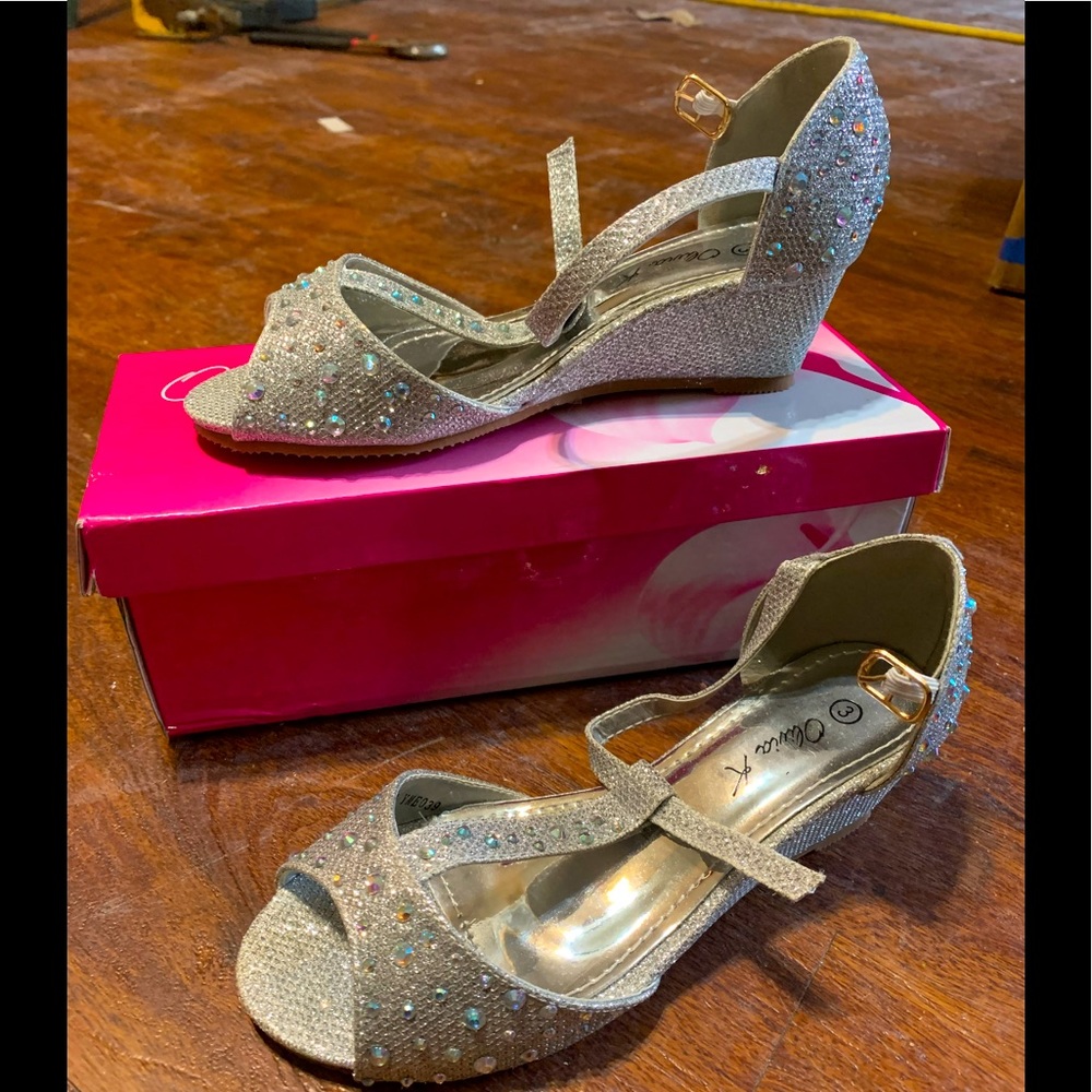 3/$20 🟡 Olivia K Kids Shoes